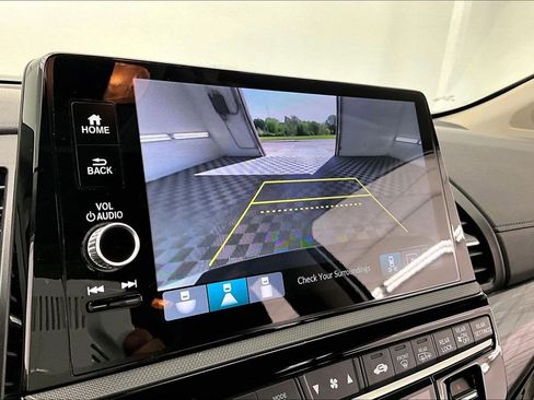 Used 2025 Honda Odyssey Elite image 21