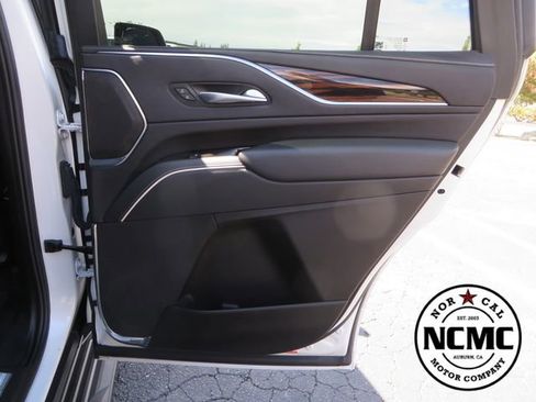 Used 2023 Cadillac Escalade Premium Luxury AWD/4WD image 55