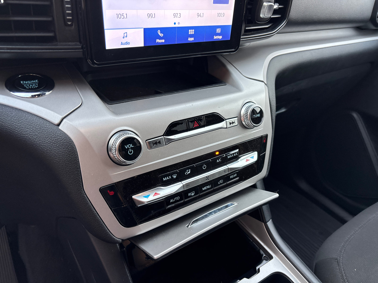 Used 2023 Ford Explorer XLT AWD/4WD image 21