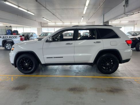 Used 2017 Jeep Grand Cherokee Limited w/ Luxury Group II image 2