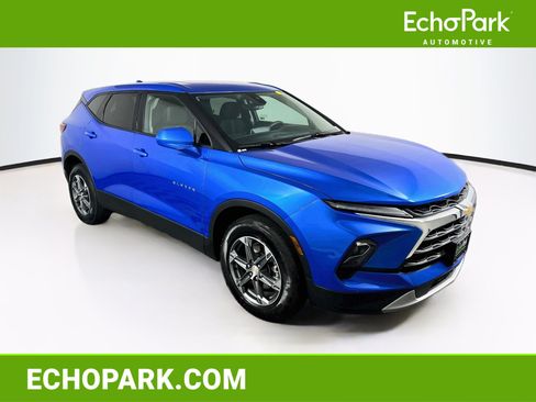 Used 2026 Chevrolet Blazer LT FWD image 1