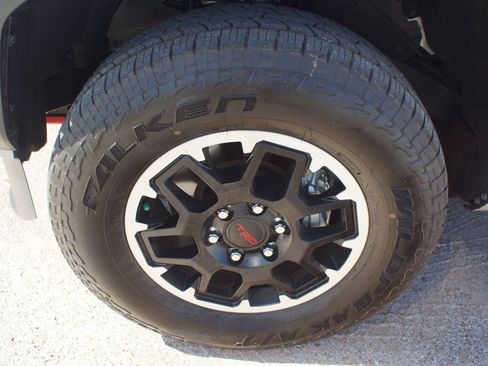 Used 2025 Toyota Tacoma TRD Off-Road AWD/4WD image 26