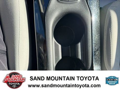 Used 2022 Toyota Corolla L image 17