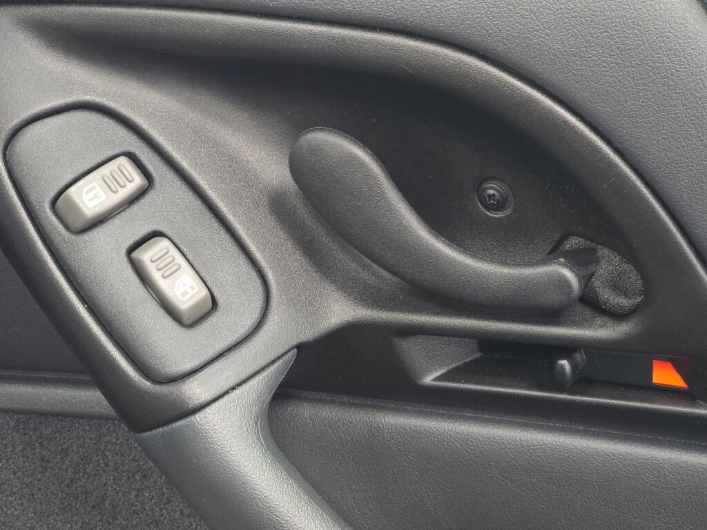 Used 1993 Chevrolet Camaro Z28 RWD image 91