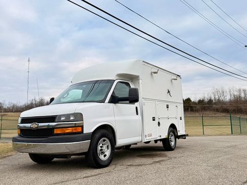 Used 2017 Chevrolet Express 3500 image 1