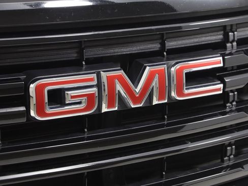 Used 2023 GMC Acadia SLT w/ Elevation Edition image 17