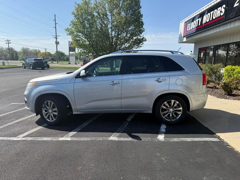 Used 2013 Kia Sorento SX w/ SX Premium Pkg FWD image 2