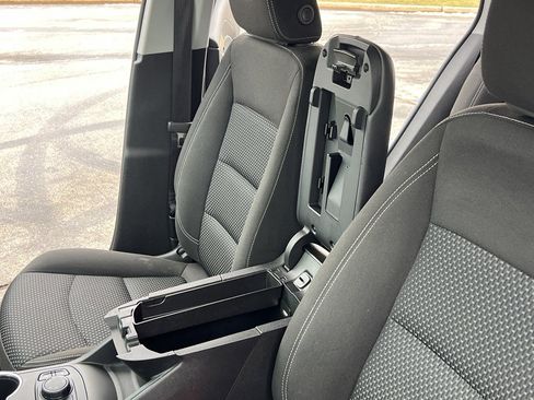 Used 2024 GMC Terrain SLE w/ Driver Convenience Package image 18