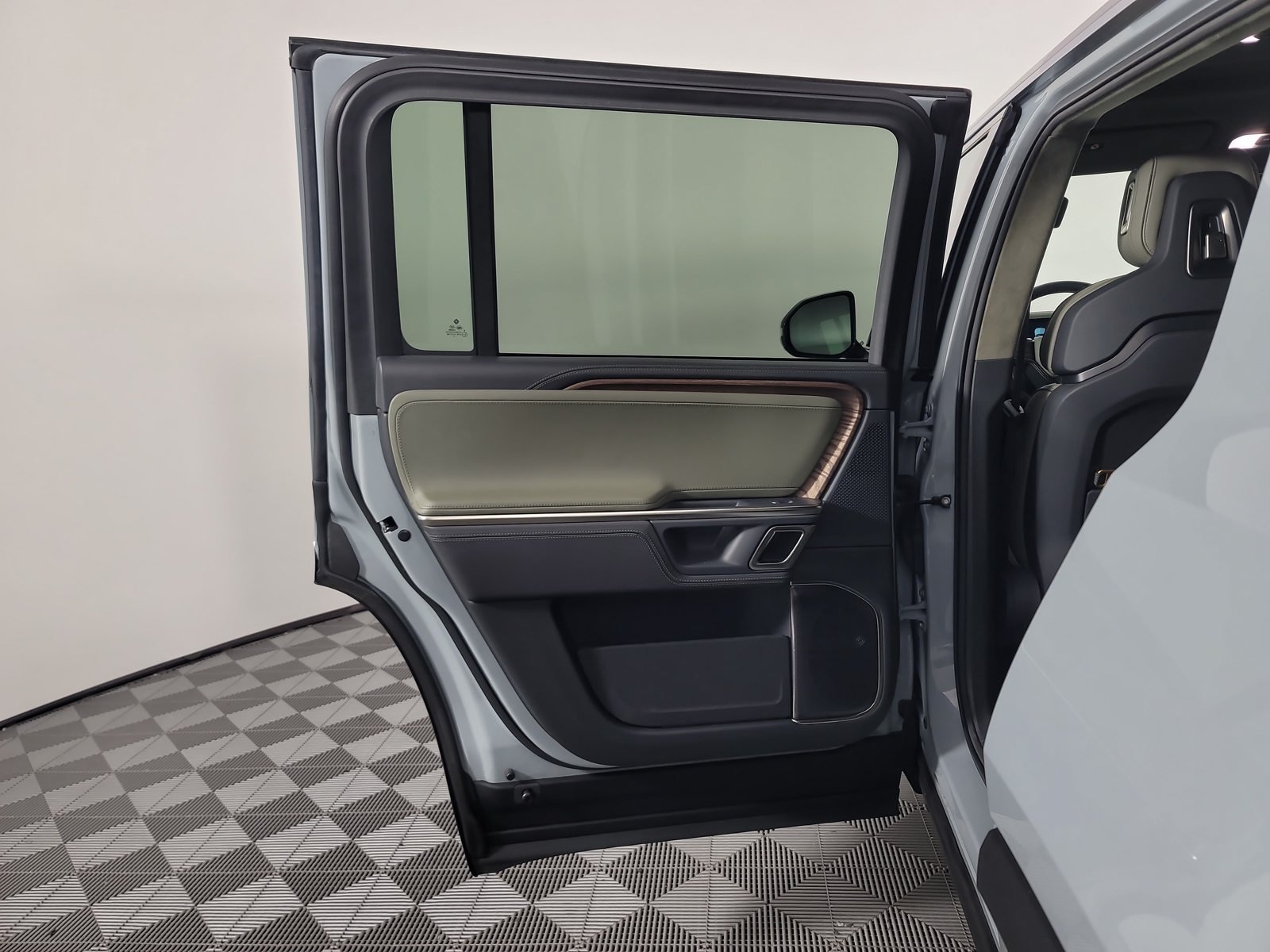 Used 2023 Rivian R1S Adventure Quad AWD/4WD image 17