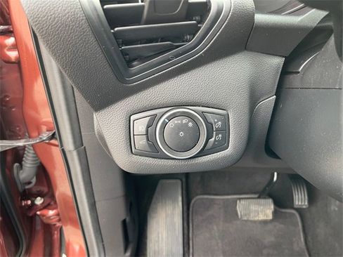 Used 2018 Ford Escape SE image 30