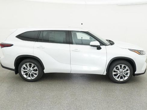 New 2026 Toyota Highlander Limited image 31