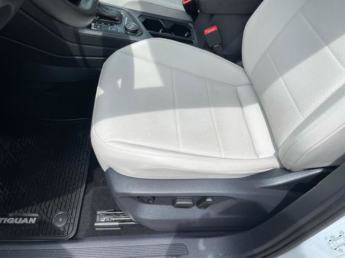 Used 2018 Volkswagen Tiguan SE AWD/4WD image 33