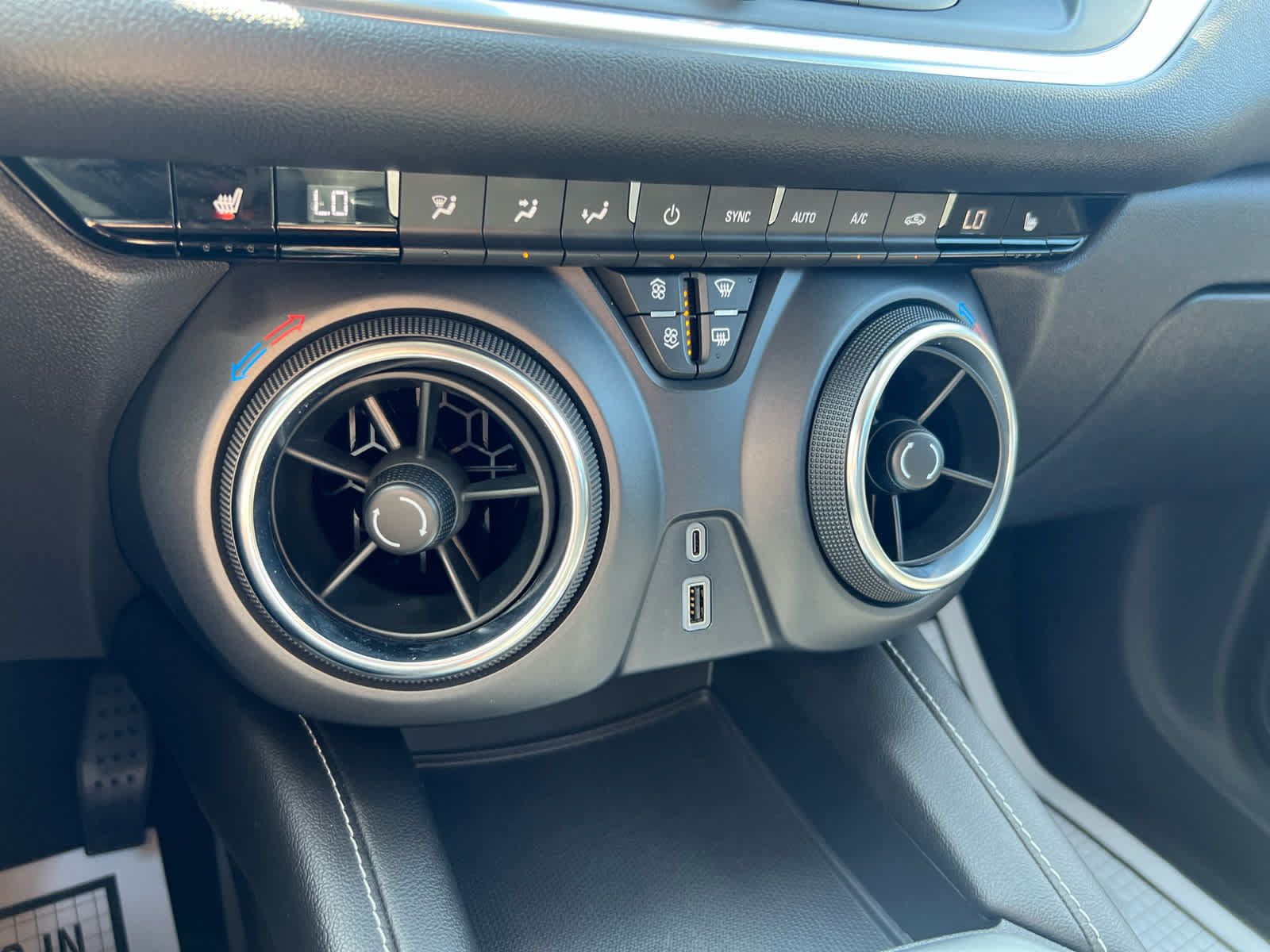 Used 2025 Chevrolet Blazer LT AWD/4WD image 19