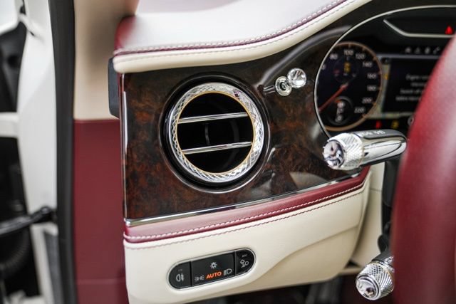 Used 2022 Bentley Flying Spur V8 AWD/4WD image 28