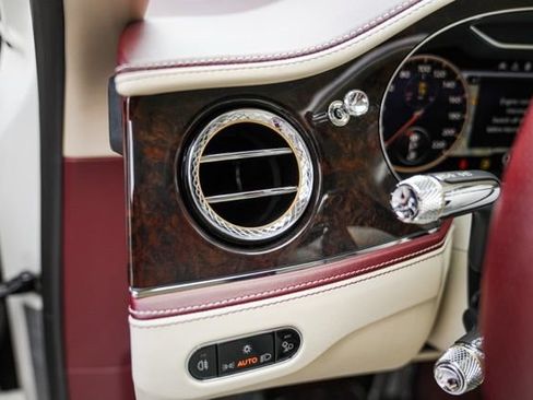 Used 2022 Bentley Flying Spur V8 AWD/4WD image 28