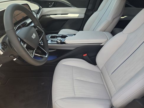 New 2025 Cadillac Lyriq Luxury image 9