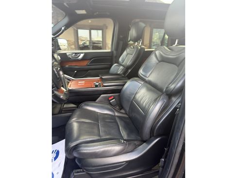 Used 2018 Lincoln Navigator Select AWD/4WD image 9