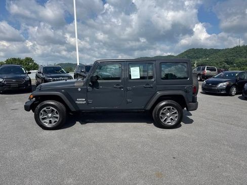 Used 2017 Jeep Wrangler Unlimited Sport AWD/4WD image 5