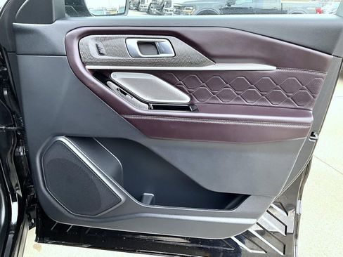 Used 2025 Ford Explorer Platinum w/ LUX Leather Package image 17