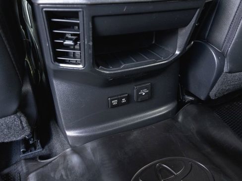 Used 2024 Toyota Tundra Limited image 29