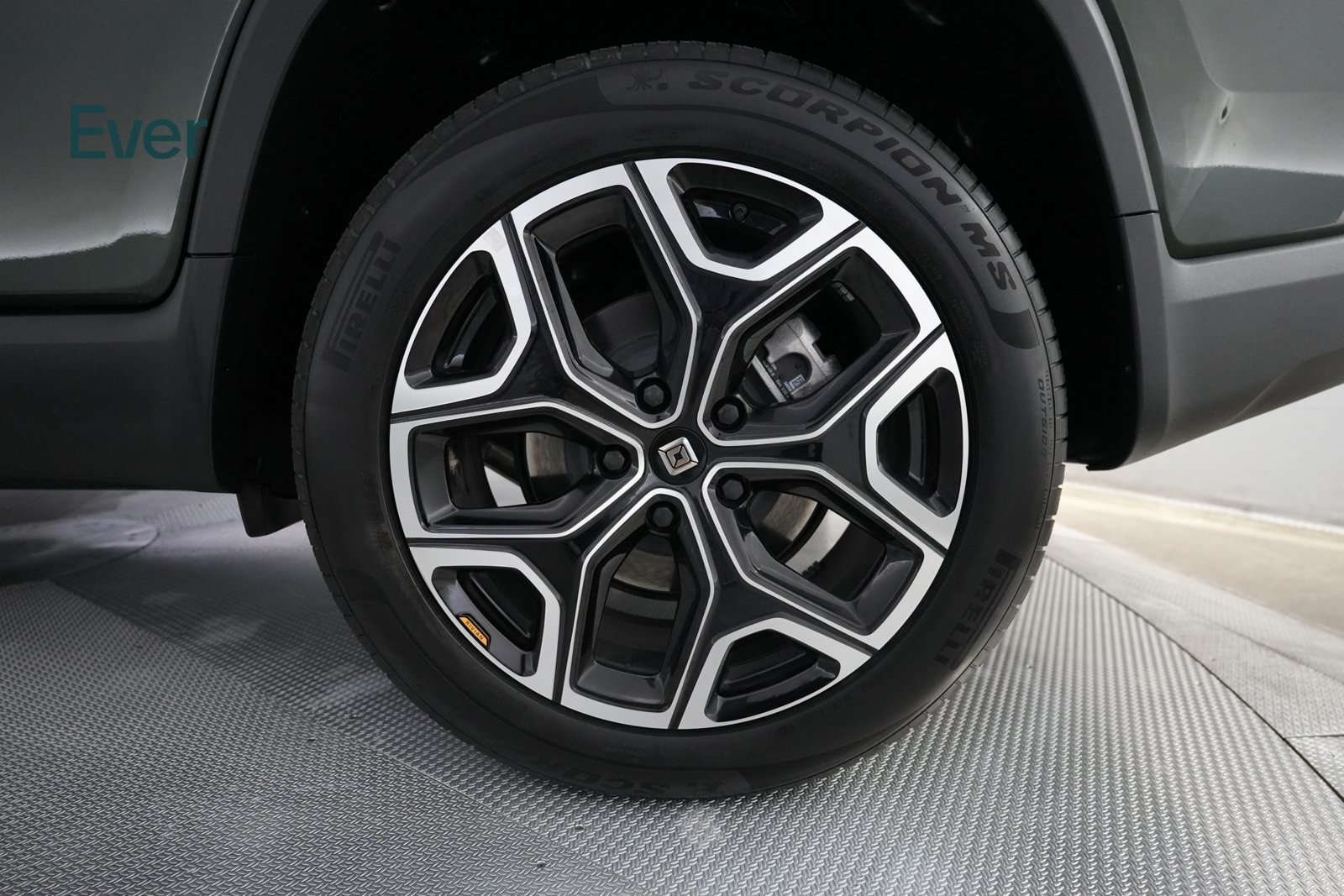 Used 2025 Rivian R1T Adventure Dual AWD/4WD image 9