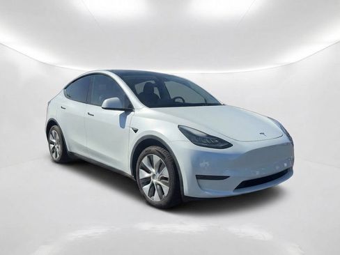 Used 2023 Tesla Model Y Long Range AWD/4WD image 3
