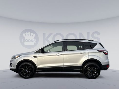 Used 2018 Ford Escape SE w/ SE Sport Appearance Package image 2