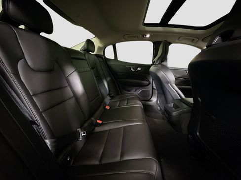 Used 2022 Volvo S60 B5 Inscription image 27