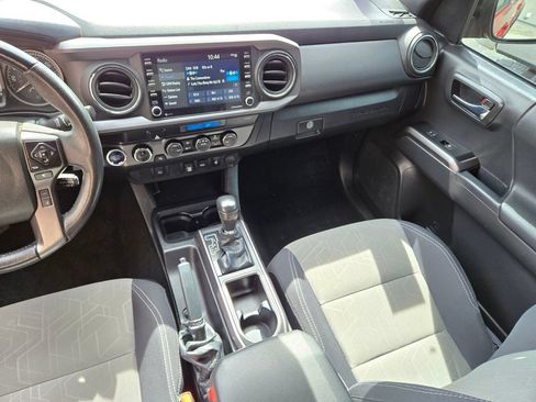 Used 2022 Toyota Tacoma TRD Off-Road AWD/4WD image 16