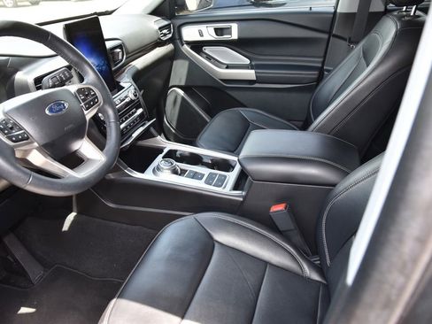 Used 2023 Ford Explorer Limited w/ Limited Technology Package RWD image 9