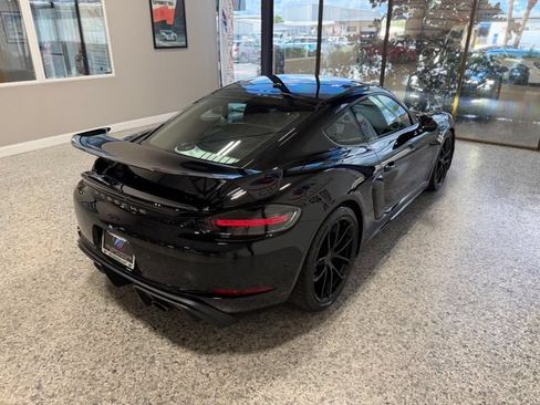 Used 2020 Porsche 718 Cayman GT4 RWD image 10