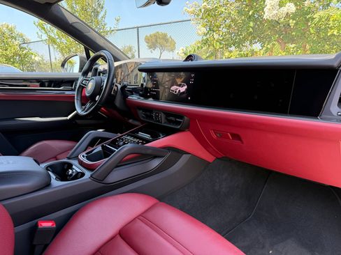Certified 2024 Porsche Cayenne Turbo GT AWD/4WD image 27