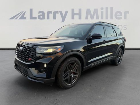 Used 2025 Ford Explorer ST AWD/4WD image 1