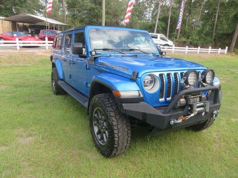 Used 2020 Jeep Gladiator Overland AWD/4WD image 4
