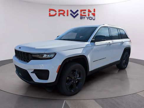 New 2025 Jeep Grand Cherokee Altitude image 1