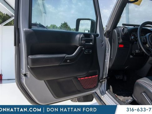 Used 2018 Jeep Wrangler Unlimited Rubicon AWD/4WD image 13