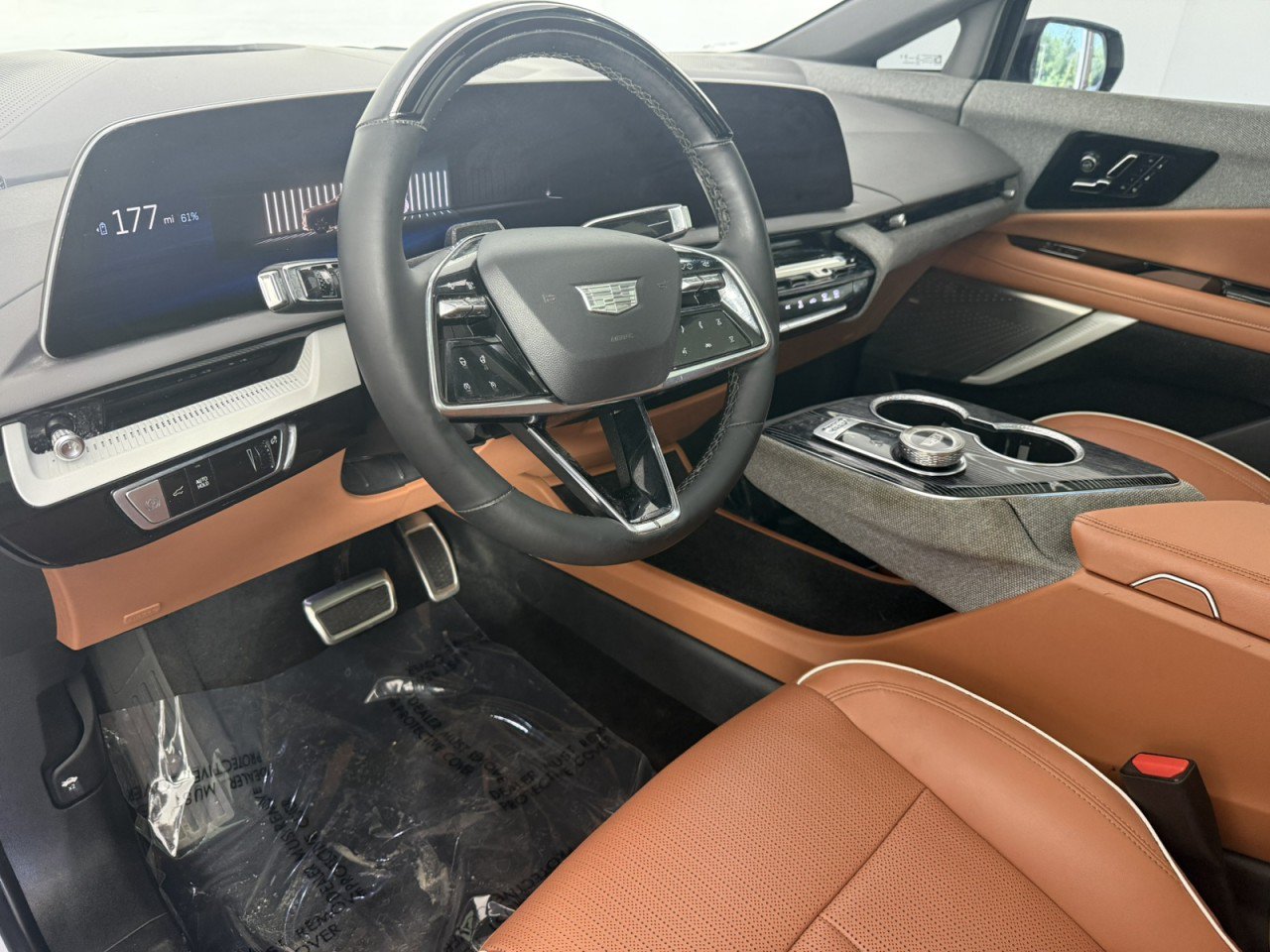 Used 2025 Cadillac Optiq Luxury 2 AWD/4WD image 14