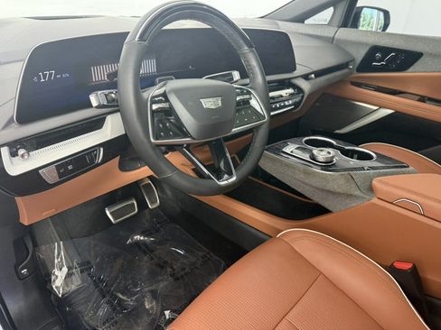 Used 2025 Cadillac Optiq Luxury 2 AWD/4WD image 14