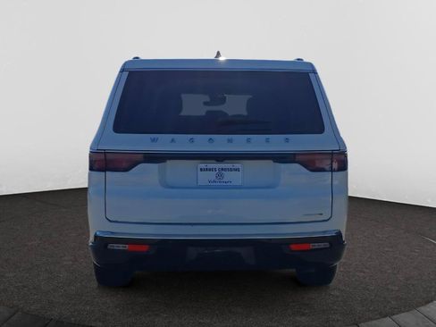Used 2024 Jeep Wagoneer L Series II w/ Flexible Seating Group RWD image 6