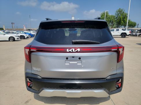 Used 2024 Kia Seltos S AWD/4WD image 6