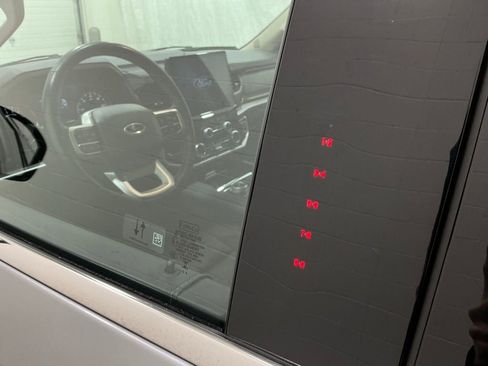 Used 2024 Ford Expedition XLT image 10