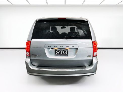 Used 2019 Dodge Grand Caravan SXT image 5