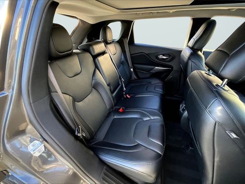 Certified 2022 Jeep Cherokee Latitude Lux w/ Sun & Sound Group image 23