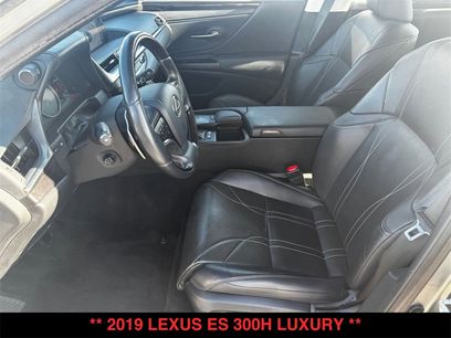 Used 2019 Lexus ES 300h w/ Accessory Package