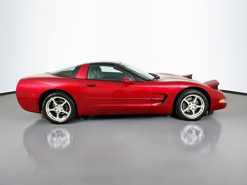 Used 2002 Chevrolet Corvette Coupe w/ Preferred Equipment Group2 RWD image 4