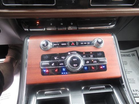 Used 2020 Lincoln Aviator Reserve w/ Equipment Group 202A AWD/4WD image 25