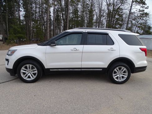 Used 2019 Ford Explorer XLT w/ Equipment Group 202A image 9