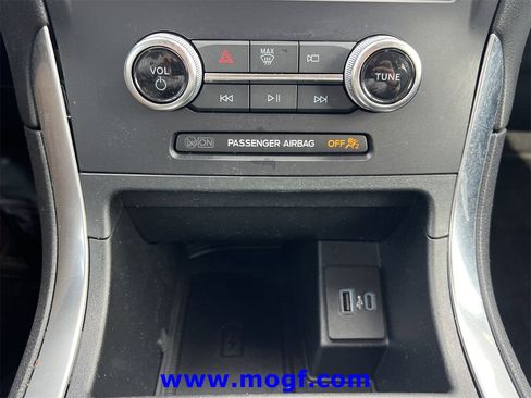 Certified 2024 Ford Edge Titanium image 9