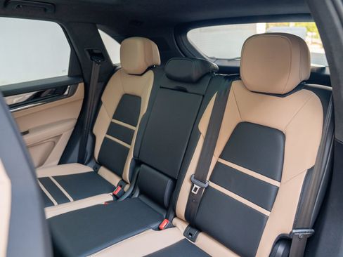 Certified 2025 Porsche Cayenne GTS AWD/4WD image 25