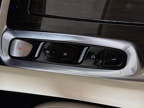 Used 2023 Buick Enclave Essence FWD image 19